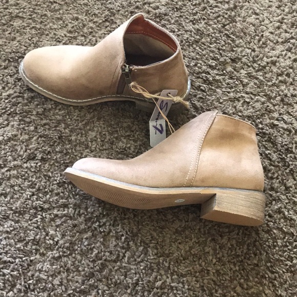 Seven7 Bootie - Picture 2 of 2